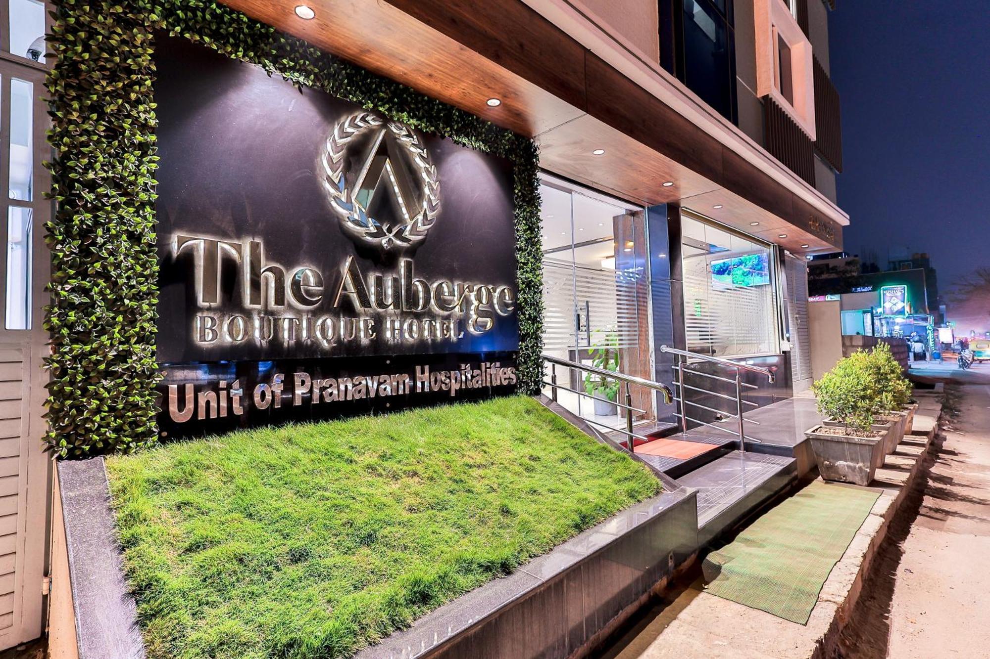 The Auberge Boutique Hotel - Manyata Tech Park Бангалор Екстериор снимка